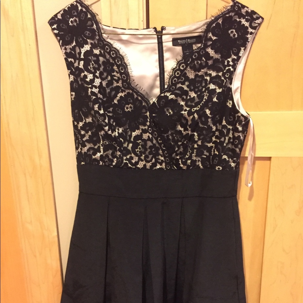 White House black market size 4 dress